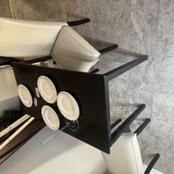 Table With 4 Chairs 
