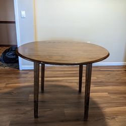 Small Dropleaf Table &4 Chairs 