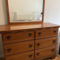 Vintage Solid Wood 6-Drawer Dresser With Mirror
