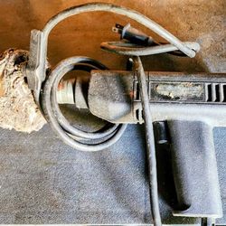 VINTAGE BLACK & DECKER 1/4" DRILL SINGLE SPEED No. 7043 CORDED+ CHUCK KEY!~~