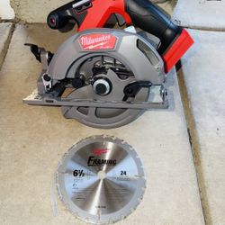 Milwaukee M18 FUEL 6-1/2 Circular Saw (Tool Only) 2833-20 New !!!