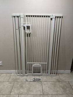 Extra Tall Cate Gate / Pet Gate with Pet Door - Fits Openings 29” - 43”