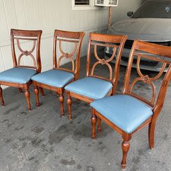 4 Sillas 🪑 Recien Tapizadas Casi Nuevas