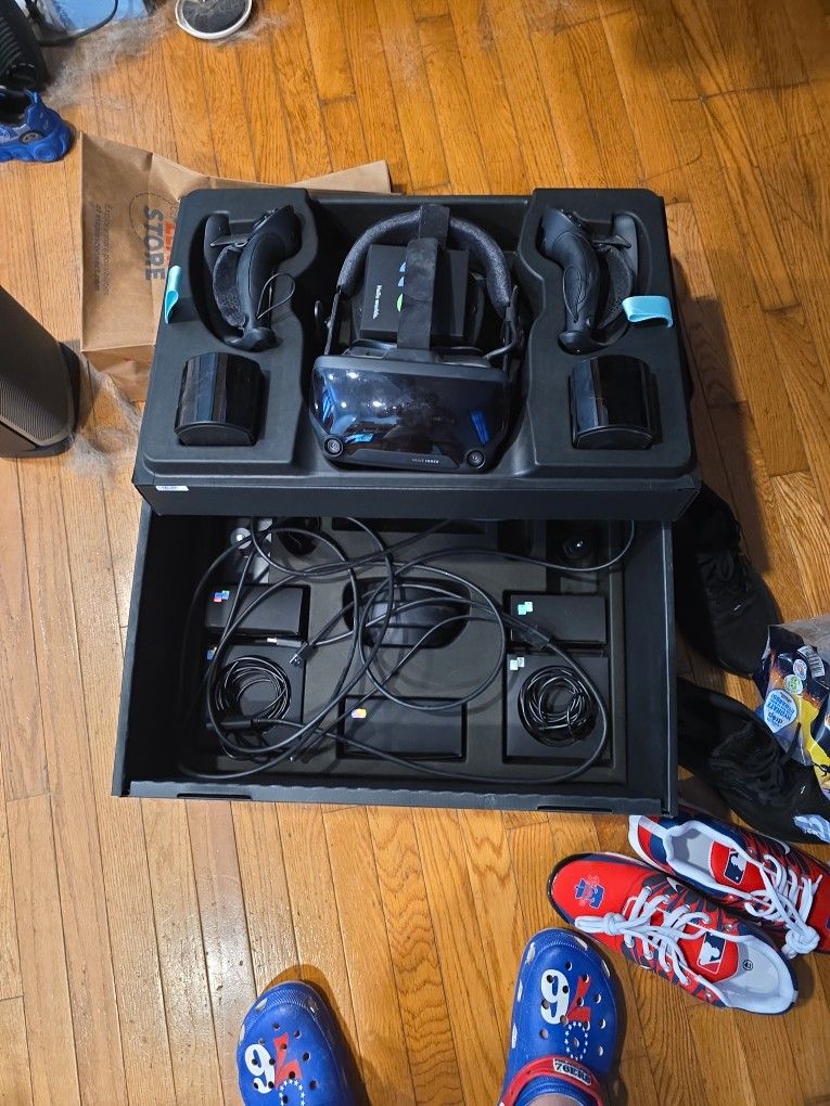 Valve Index Vr Kit (Very Lightly Used)