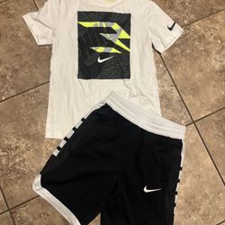 Boys Nike Outfit Medium (10)