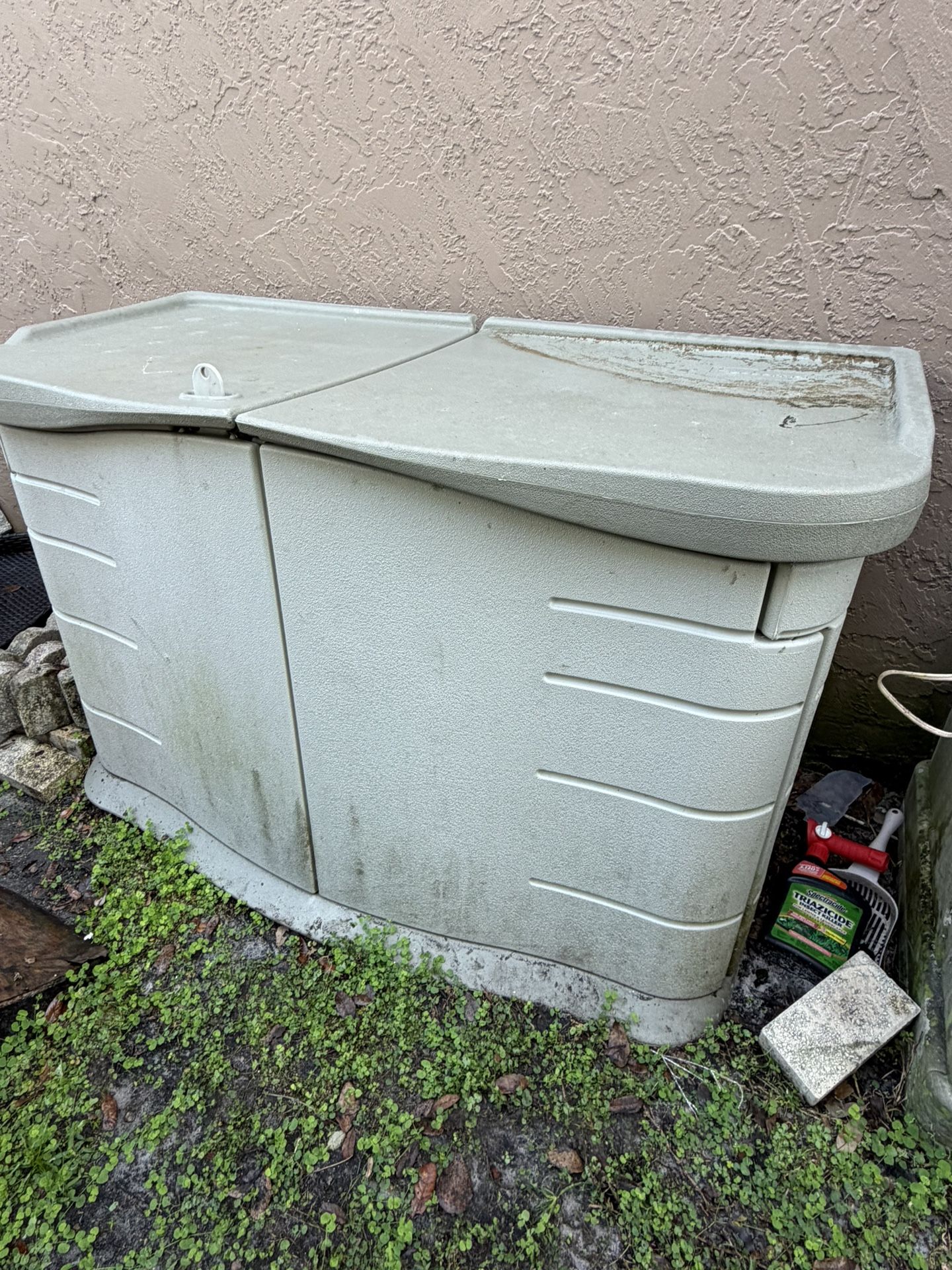 Rubbermaid Outdoor Storage Shed 55 X 27 X 34