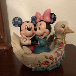 New Disney Mickey Minnie Swan Lovebirds Shore Figurine