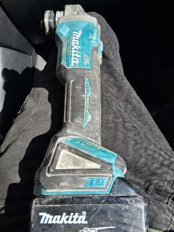 Makita cut off wheel comes with 5.0 battery/No Charger
