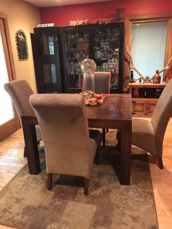 48in Solid Wood Table & Chairs