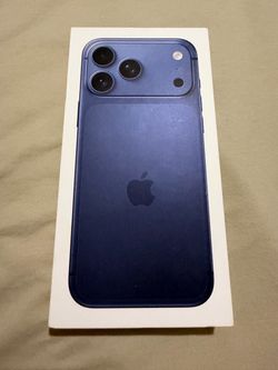 iPhone 17 Pro Max (Deep Blue)