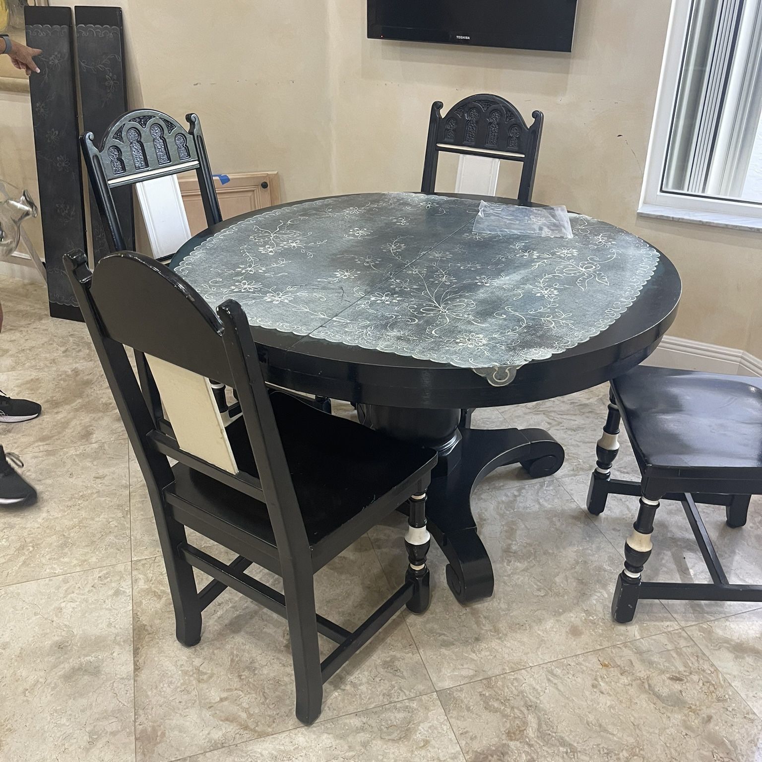 Vintage Kitchen Table W/ 4 Chairs - $100