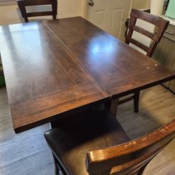 Dinning Room Table - Well Cared For