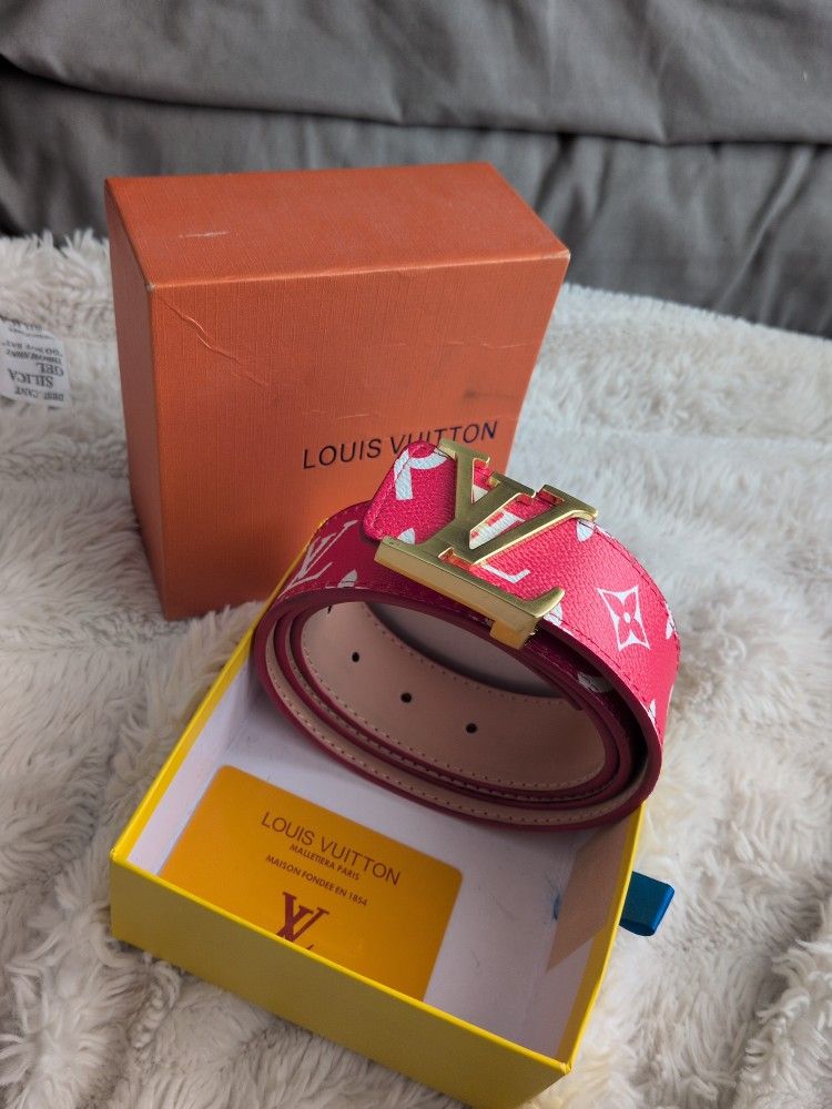 Louis Vuitton x Supreme belt
