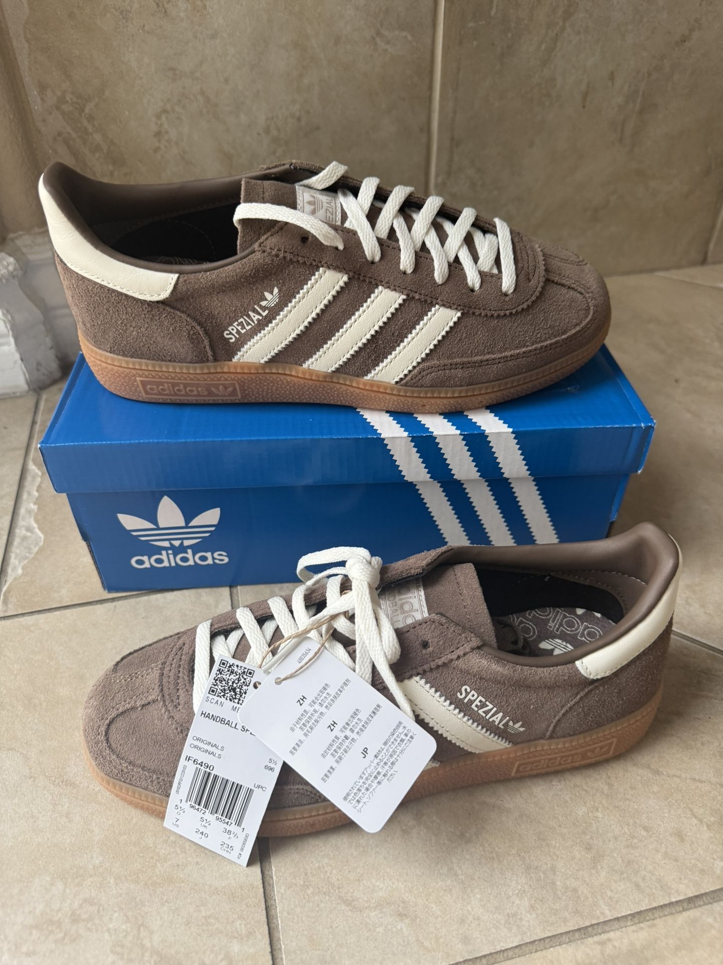 ***🔥Brand new Adidas Handball Spezial Size 7**🔥