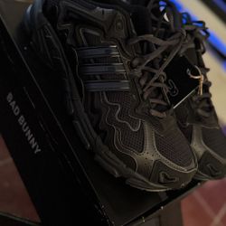 BAD BUNNY RESPONSE CL “ TRIPLE BLACK “ Size 10 NEW 