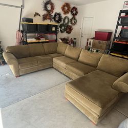 Large Sectional Couch *will Deliver*
