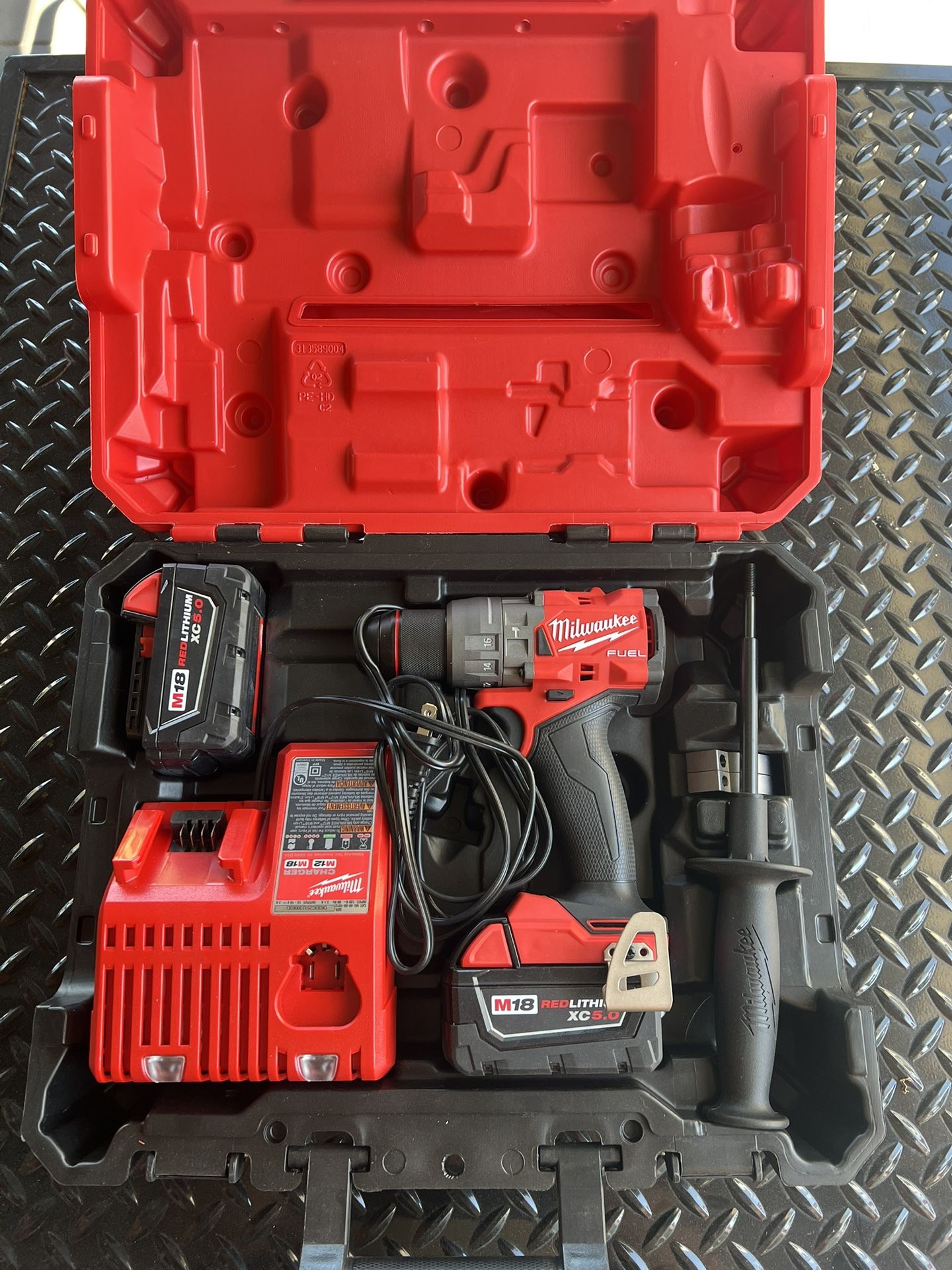 Milwaukee M18 Fuel 1/2” Hammer Drill/driver Kit