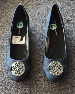 Women's Black Low-Platform Shoes