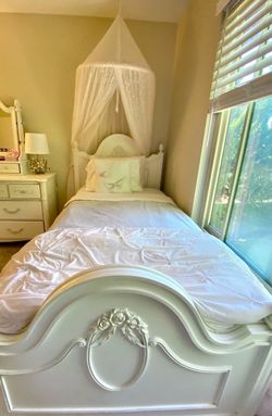 Young America (Stanley Furniture) Non-Toxic Isabella Solid Wood Bedroom Set, Avocado Organic Mattress, & Pottery Barn Decor