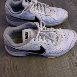 Vintage Women’s Nike Sneakers 