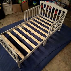 Toddler bed