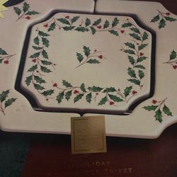 Brand New Lenox China Holiday 10-12" Expandable Trivet