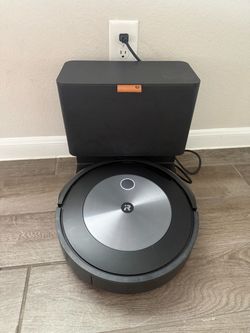 iRobot Roomba Robot Vacuum with Auto-Empty Base