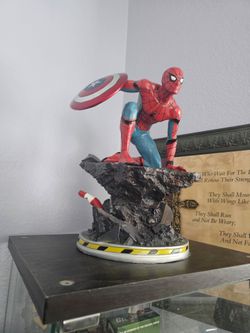 Spider-Man 1/4 Statue (with box)