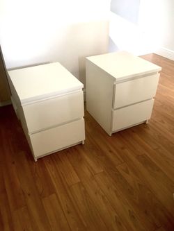 2 Bedsides Cabinets Perfect Condition