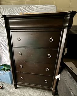 6 Drawer Broyhill Dresser