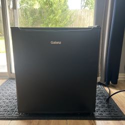Galanz Mini Fridge 