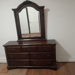 Dresser With Mirror 