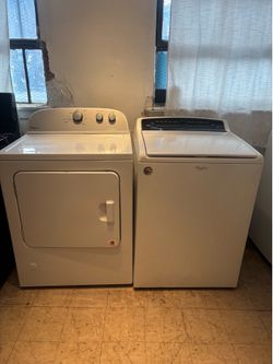 Whirlpool washer and gas dryer set