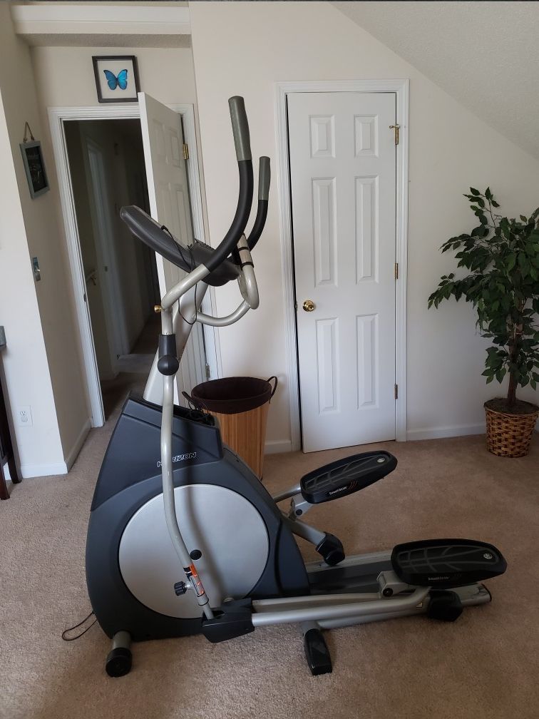 Horizon Smooth Stride Elliptical with Music Connector!
