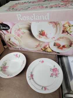 Dinner ware 40pc