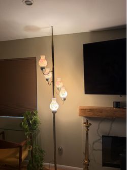 Vintage MCM Tension Pole Lamp – Hand-Painted Floral Milk Glass Shades (5-Light)