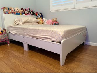 Full size bed