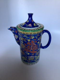 Vintage Chinese family rose teapot