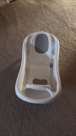 Newborn to toddler bathtub
