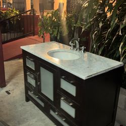 Bathroom sink