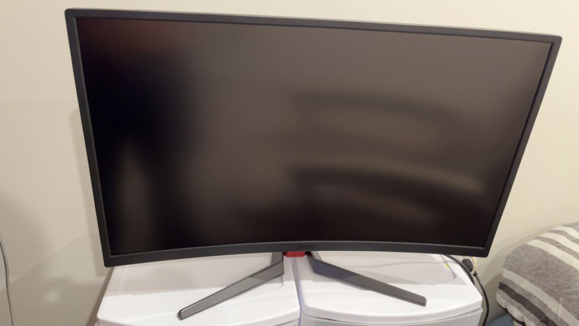 MSI Gaming Monitor 27" Curved Anti-Glare LED Wide Screen 1920 x 1080 144Hz Refresh Rate (Optix G27C)