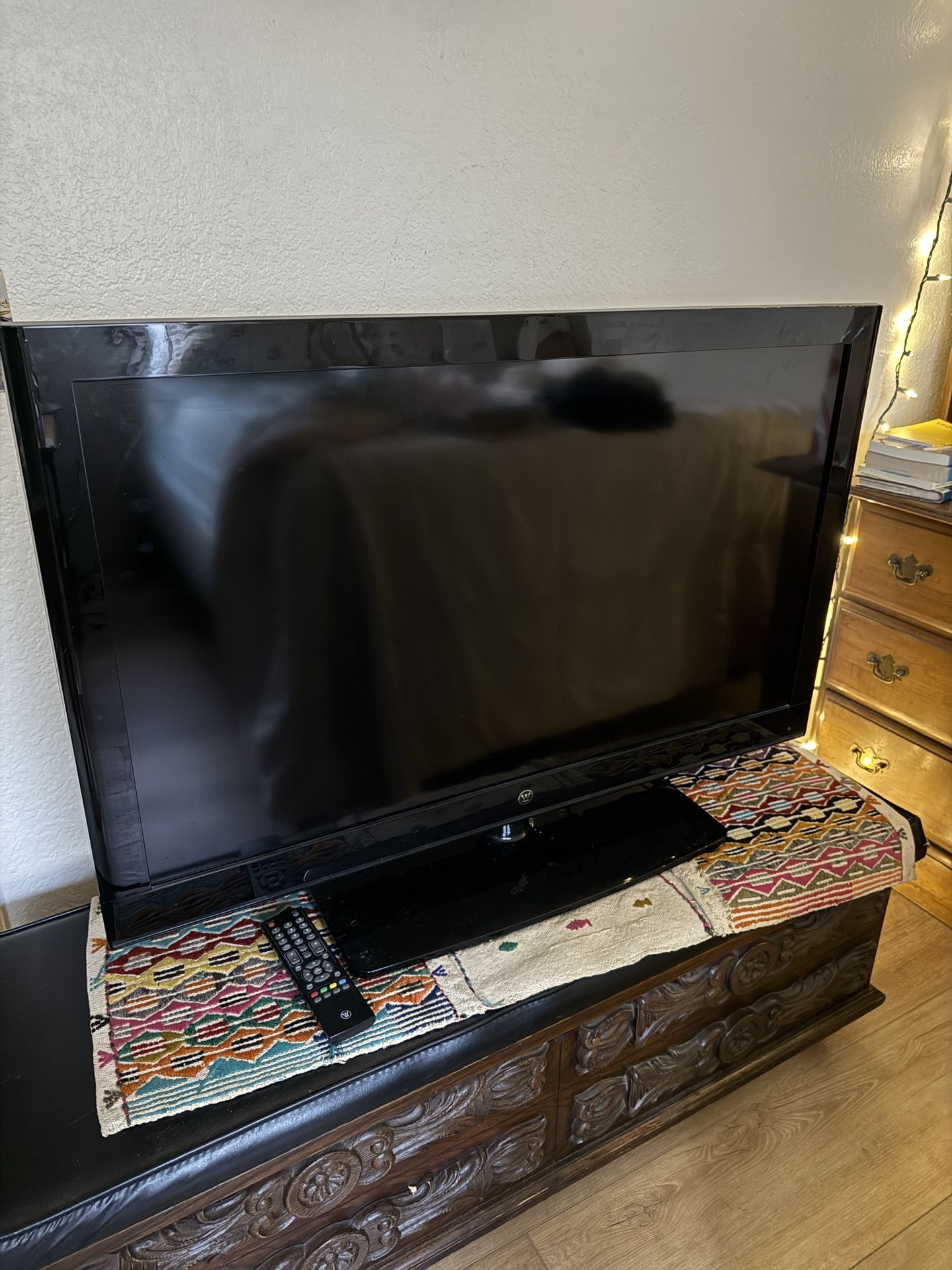 40” TV + Roku