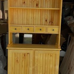 Handcrafted Maple Bead board China Hutch Dining Kitchen Farmhouse 2 Piece Cabinet