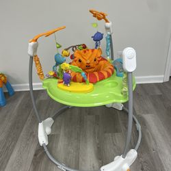 Fisher- Price Jumperoo: Roarin’ Rainforest