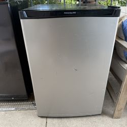 Frigidaire Mini Fridge 