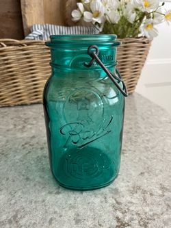 Glass mason jar/ vase $5