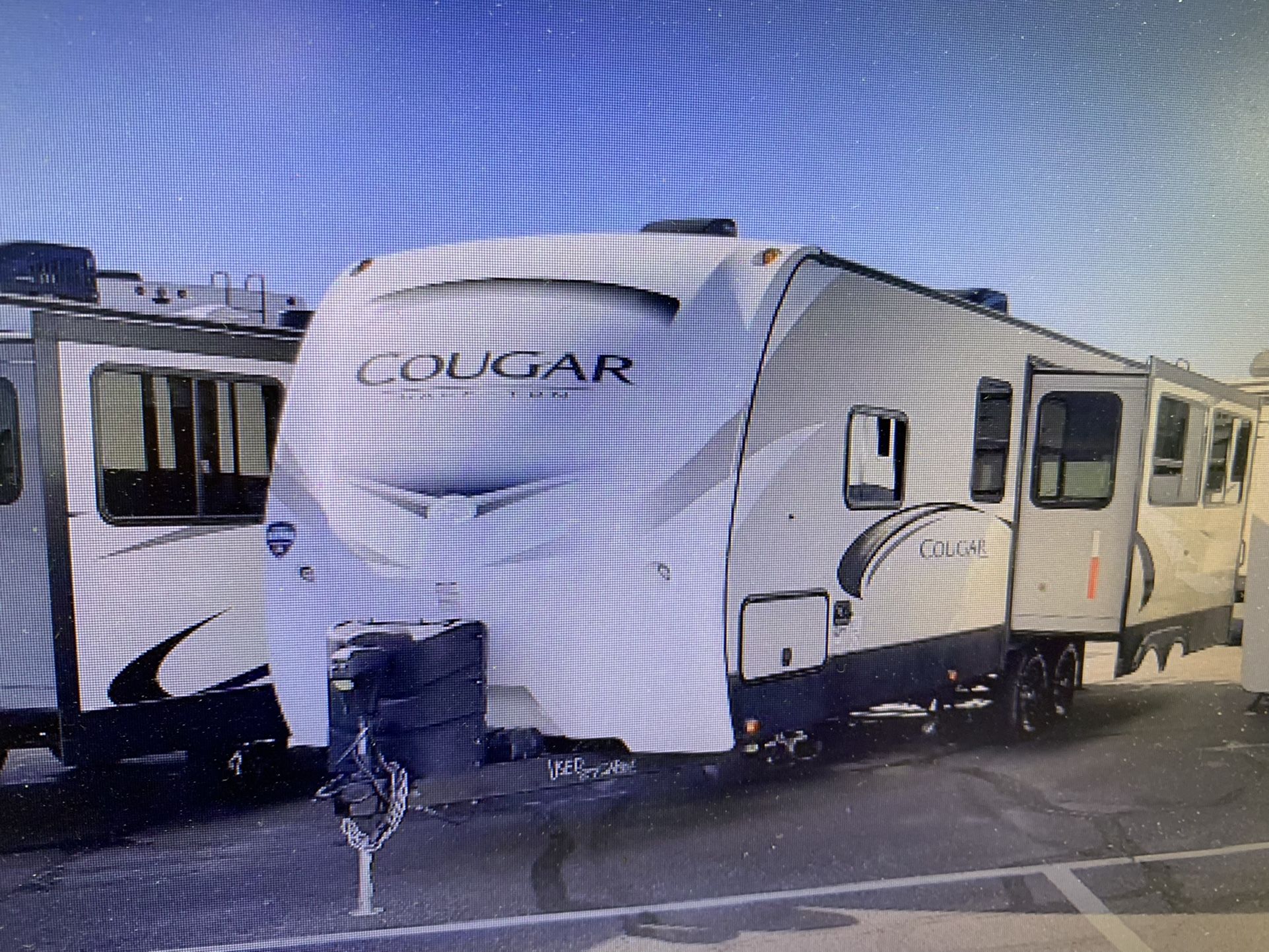 2018 KEYSTONE COUGAR 27 Ft. Travel Trailer