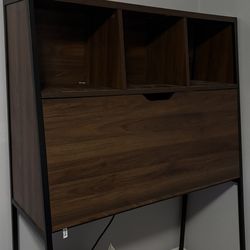 Desk with shelves