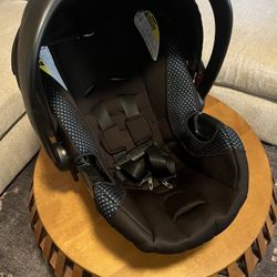 Britax B-Clever & B-Safe Gen2 Infant Car Seat & Base 