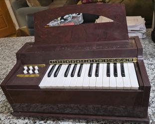 Magnus Model 300 Chord Organ 1967